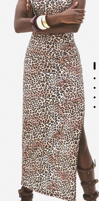 нова рокля Bershka