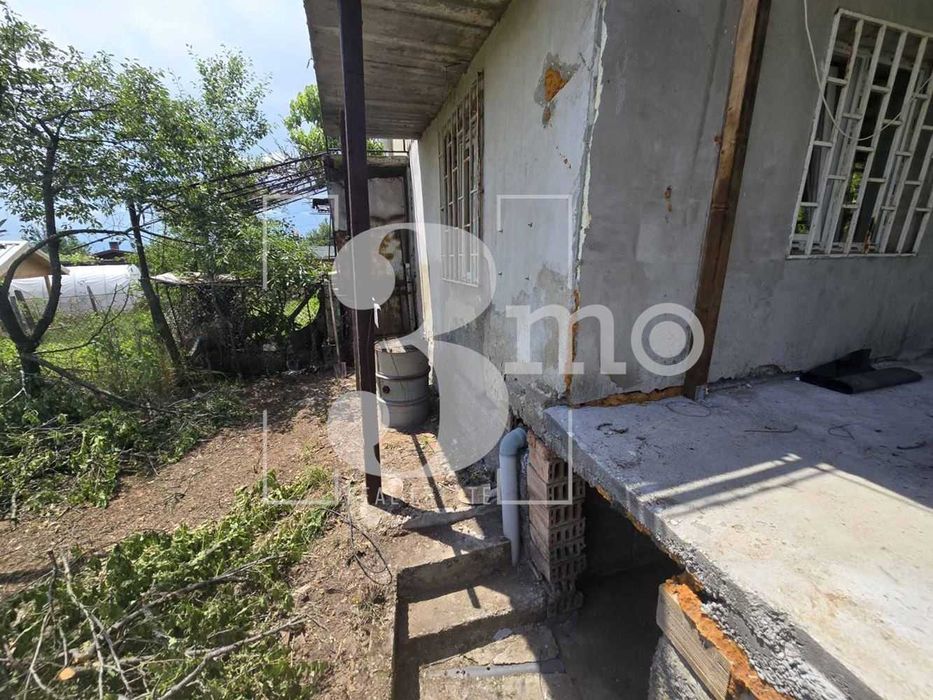 “3mo” продава реновирана къща, находяща се в гр. Нови Искър, местност Ласка