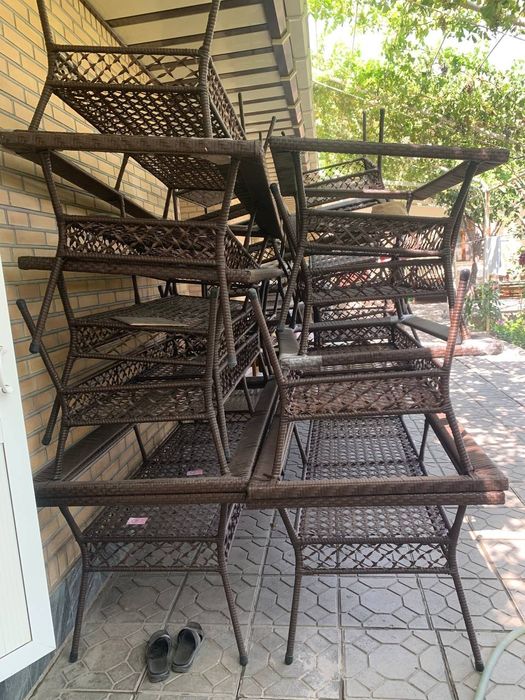 Стол и стулья Ратан