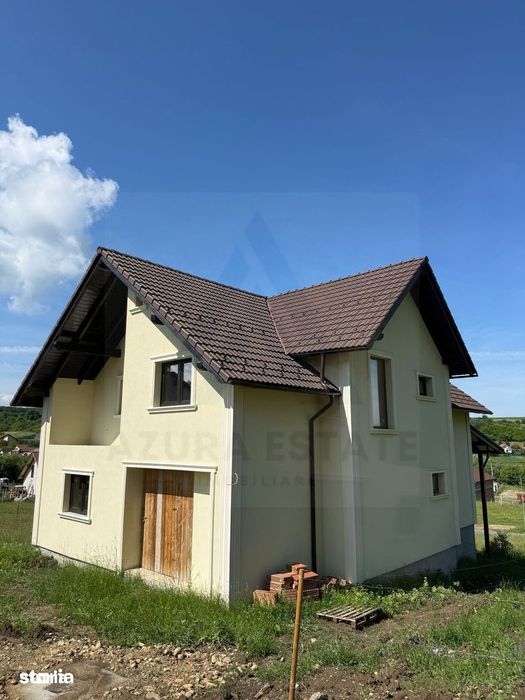 Casa single 220 mp utili si teren de 400 mp in Slimnic