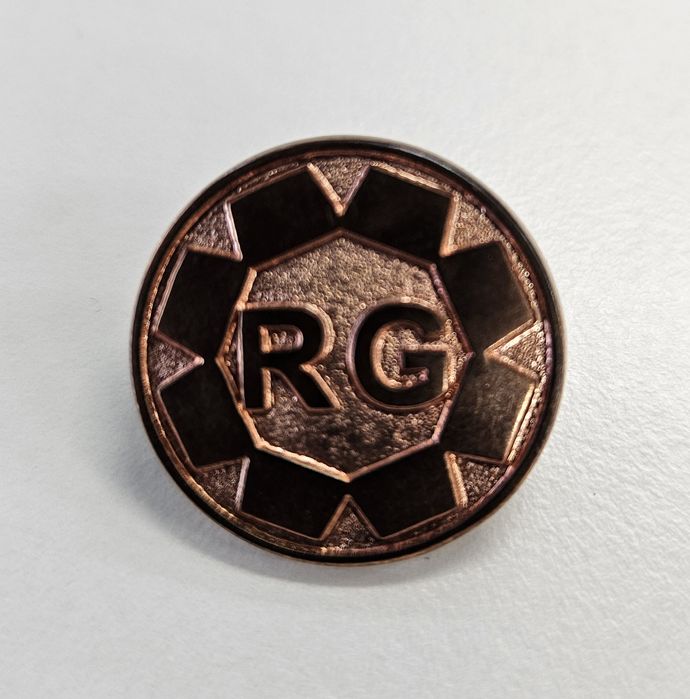 Значок RG бронзовый