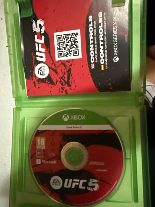 Vand ufc 5 nou nouț l-am cumpărat dar nu îi place