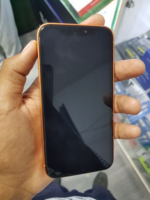 Iphone XR 17 pri korpus yonmidi paltada ishi bor