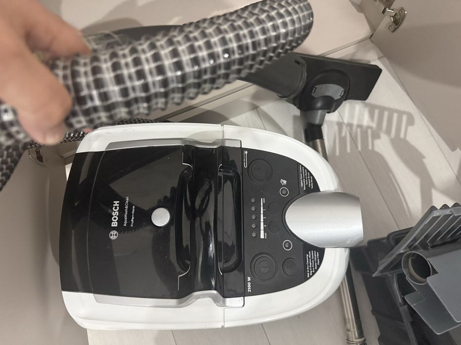 Пылесос Bosch AquaWash&Clean 2100W