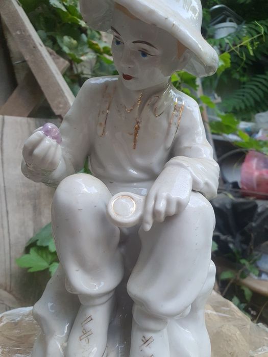 Очень красивая статуэтка археолог