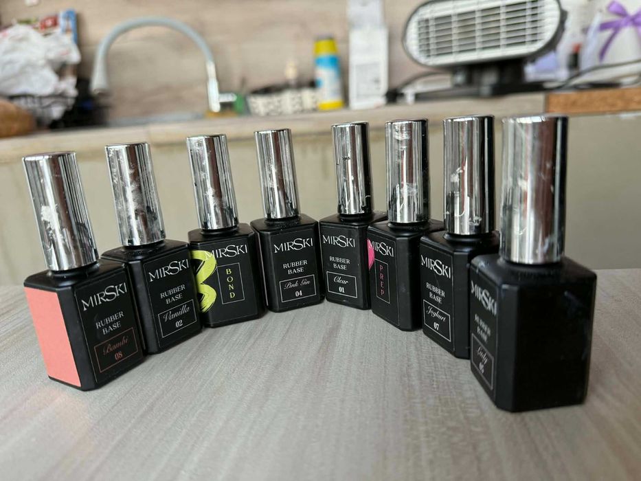 Гел лакове и бази