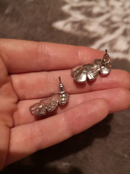 НОВИ обеци с винт