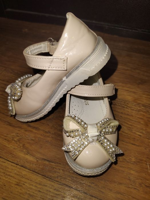 Продам детские туфли