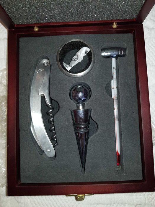 Cutie set accesorii vin