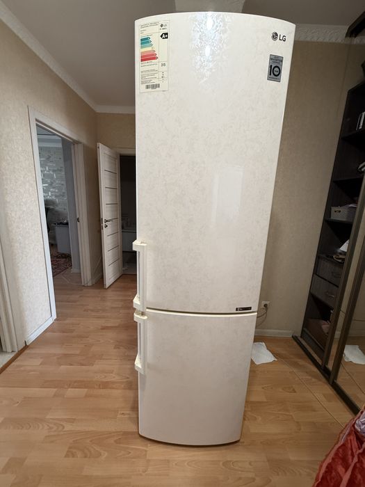 Холодильник LG No Frost, инвертор, 2м