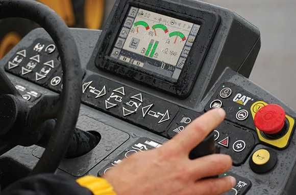 Асфалт еткизувчи Cat AP 655F, Асфальтоукладчик Cat AP 655F