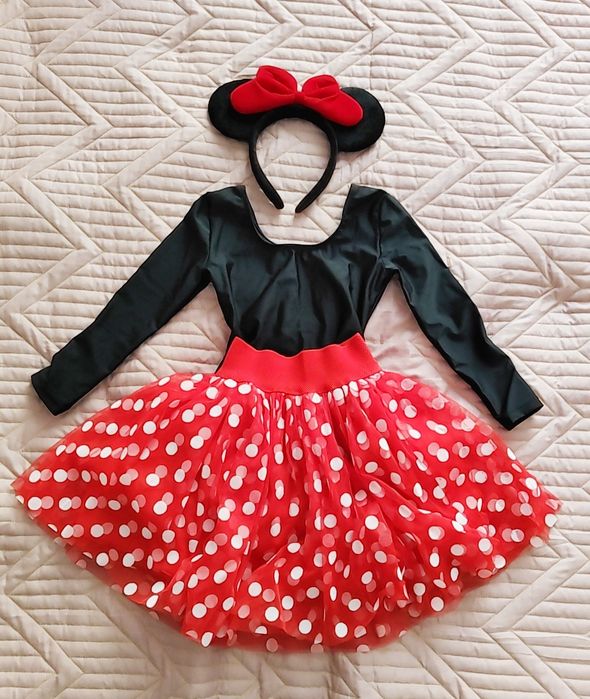 Продам костюмы для утренников для девочки