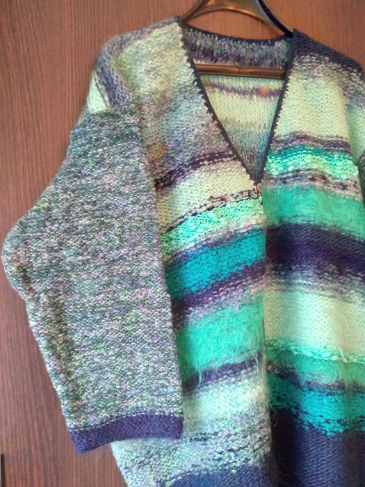 Ръчно плетени, бутикови,единичен екземпляр жилетка/зелено-синя