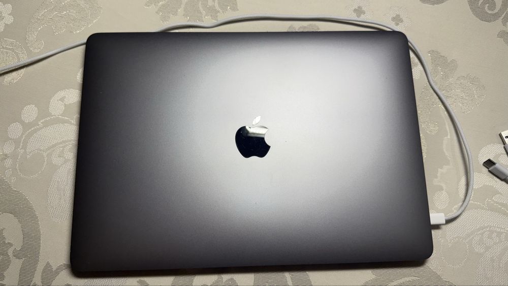 MacBook Pro 13 дюмовый М2, 2022