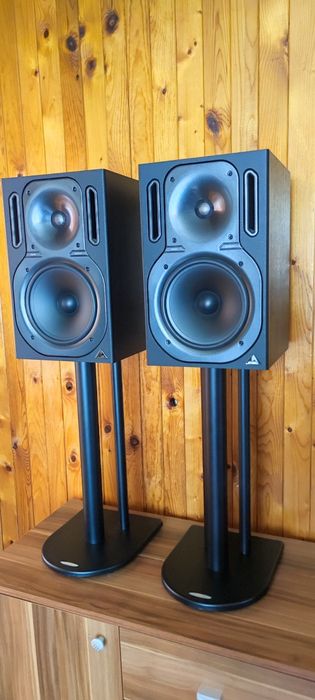 Behringer Truth B2031P пасивни тонколони