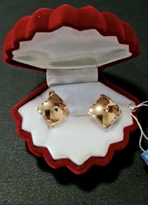 Золотые новые серьги Ромбики 585 пробы