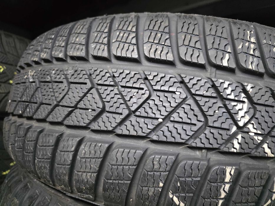 4бр Зимни гуми 225 60 18 - Pirelli