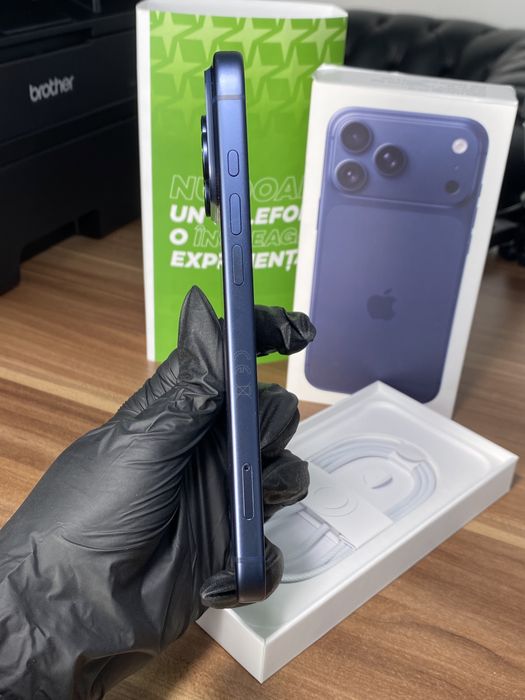 iPhone 17 Pro Max • 256 GB • Deep Blue