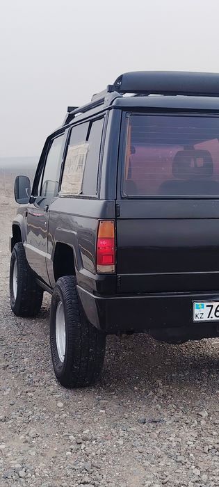 Автомобиль исузу труппер