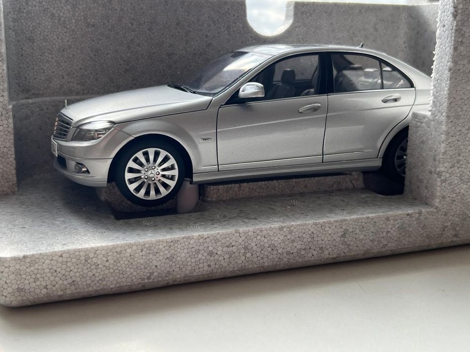 1:18 Mercedes-Benz C-Class (W204) silver.
