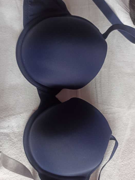 Сутиени 2 броя за 6 евро