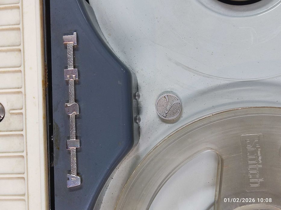 Продава толкова магнетофон