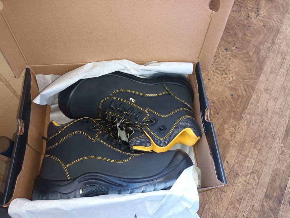 Работни обувки състояние ново