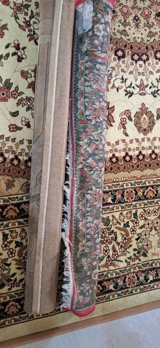 Ковры 1)  1.7×2.7; 2)2×3