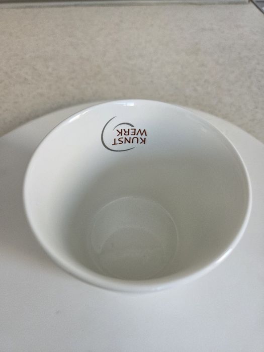 Тортовница фарфоровая .