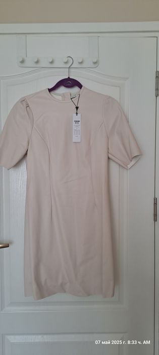 Бежава кожена рокля