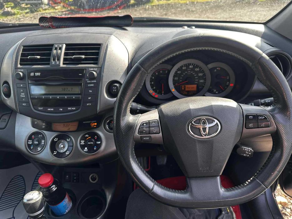 Продава се на части: Toyota RAV4 2.2 D-4D 2011