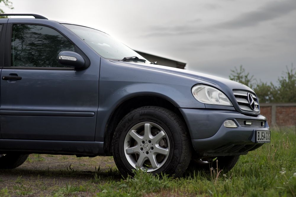 Dezmembrez Mercedes ML270CDI W163 bara fata spate cutie transfer viteze cardan mic fuzeta ușa aripa far turbo injector haion parbriz fuzeta planetara
