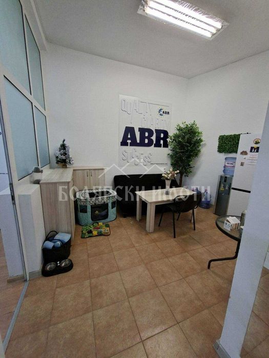 Дава се под наем Офис в Велико Търново, Колю Фичето - 94 кв.м за 498.27 € - Снимка #1