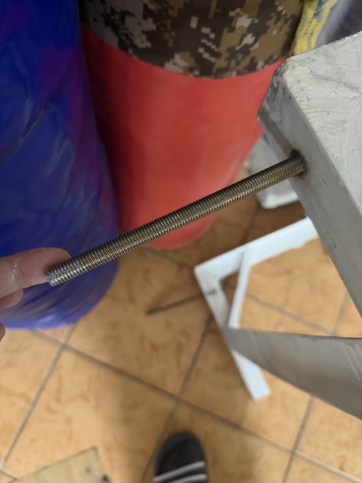 продам турник металический крепкий