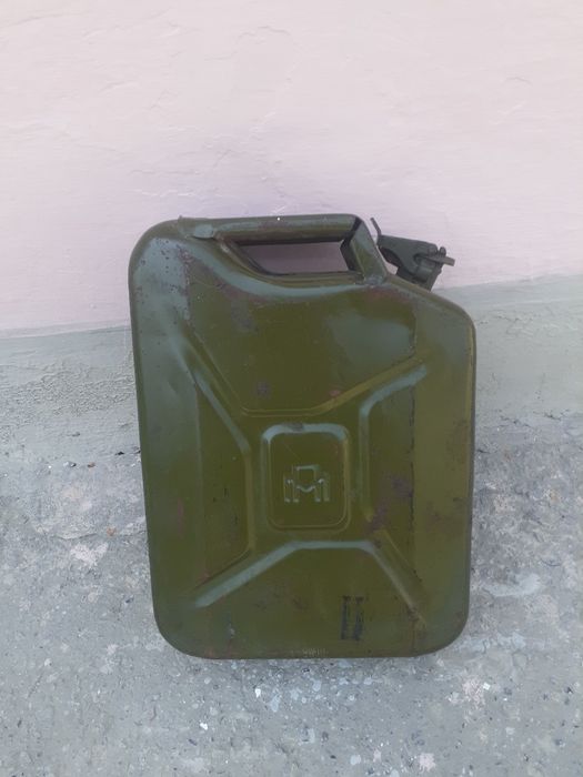 Продаётся железная канистра