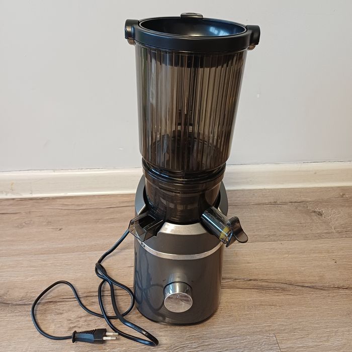 Шнековая соковыжималка