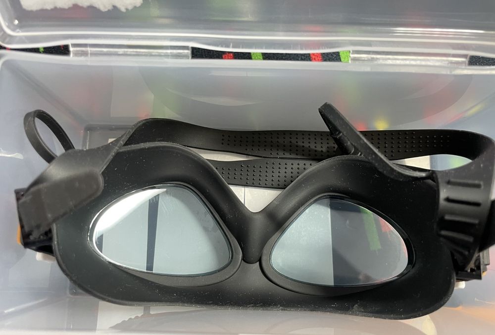 Очила за плуване