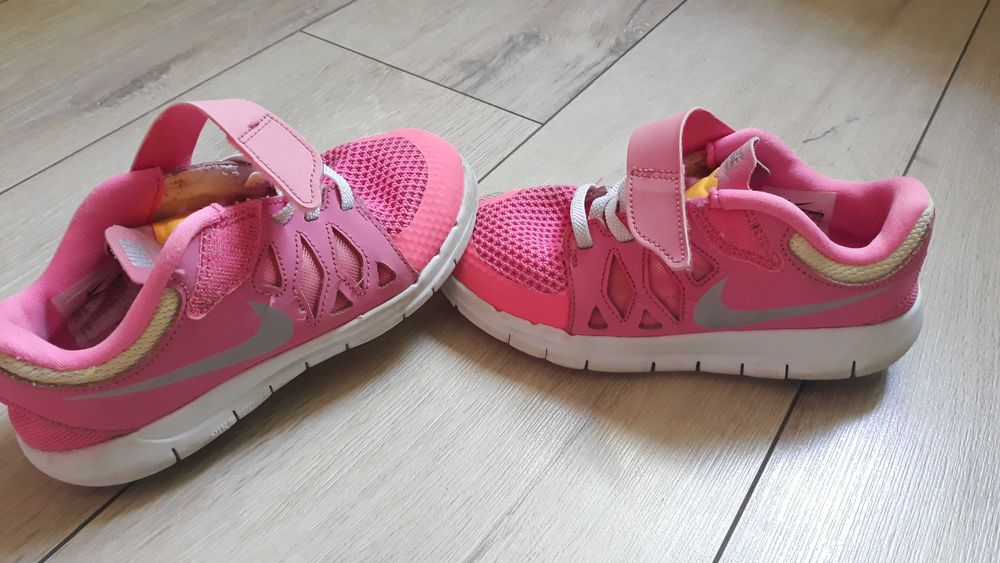 Adidasi  Nike roz