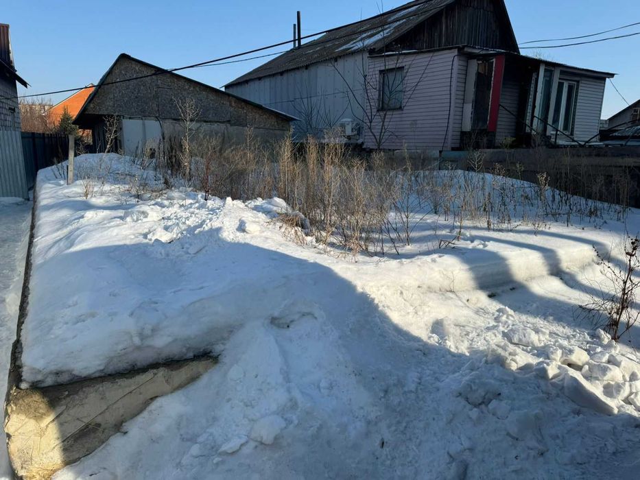 Дом с земельным учатском