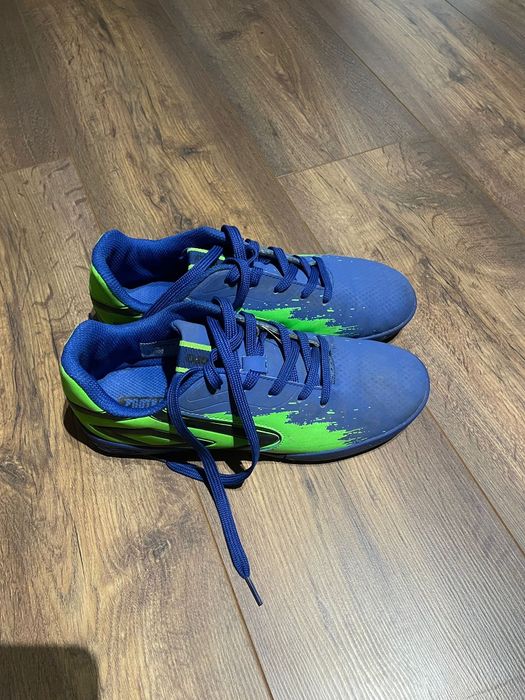 Ghete de fotbal umbro