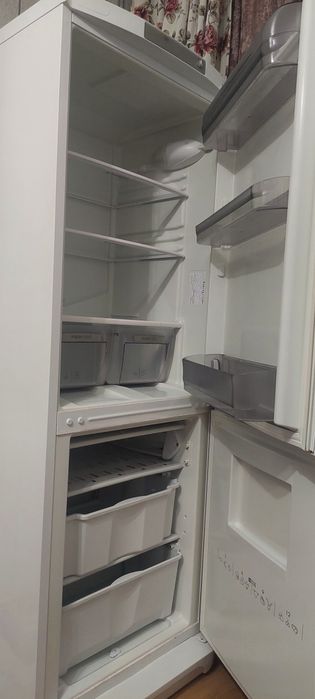 Продам холодильник "Аристон"