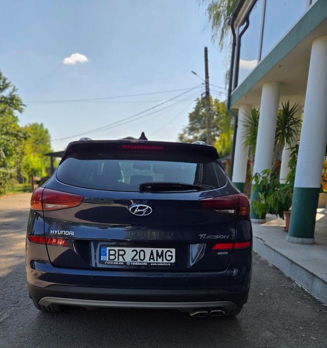 vând HYUNDAI tucson