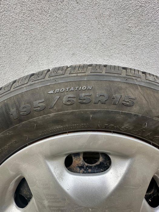 Vand cauciucuri de iarna 195/65/R15(cu tot cu jante)