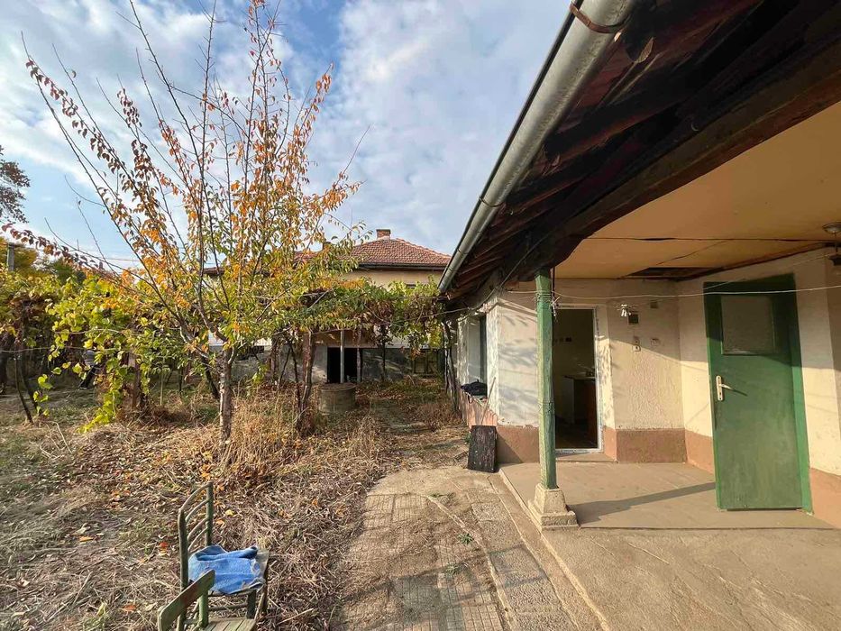 Продава се: Къща РЗП 140 кв.м, двор 675 кв.м, с.Старо Железаре