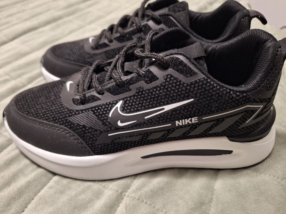 Дамски детски маратонки Nike