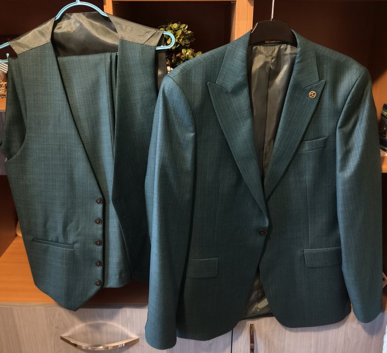 NOU Costum sacou verde bărbati foarte elegant (vest, pantaloni, sacou