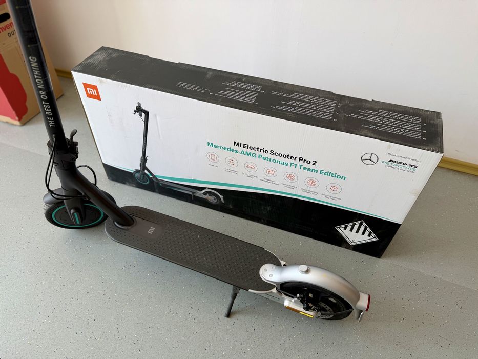 Trotineta electrica Xiaomi Mi Pro2 F1 editia AMG Petronas Mercedes