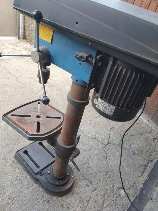 Настолна бормашина монофазна