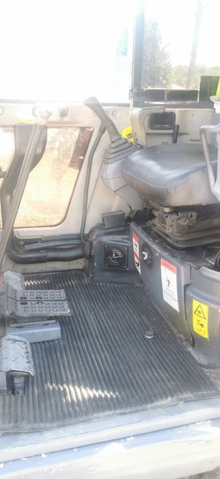 Vând, Închiriez miniexcavator Hitachi 3t.