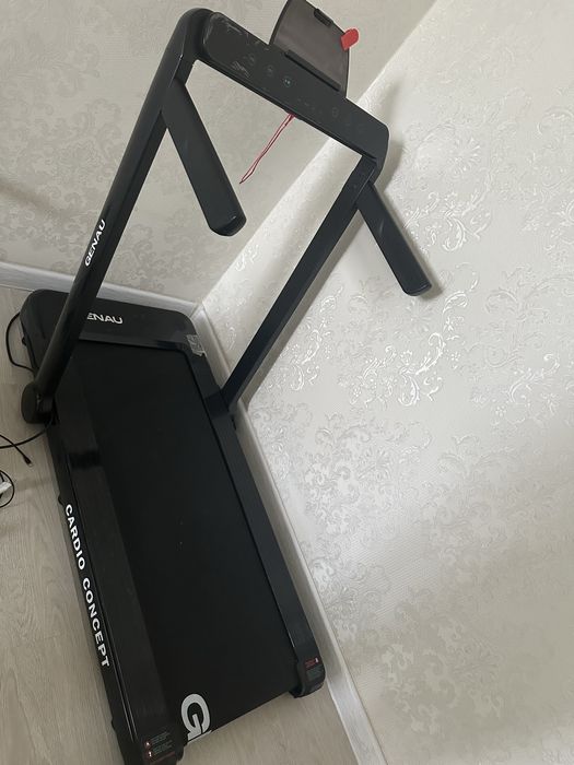 Продам беговую дорожку Genau